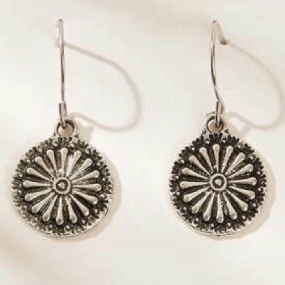 3 for $25 🔥 NWT Silver Circle Starburst Earrings